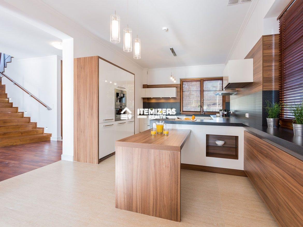 033 Renovated kitchen apartment