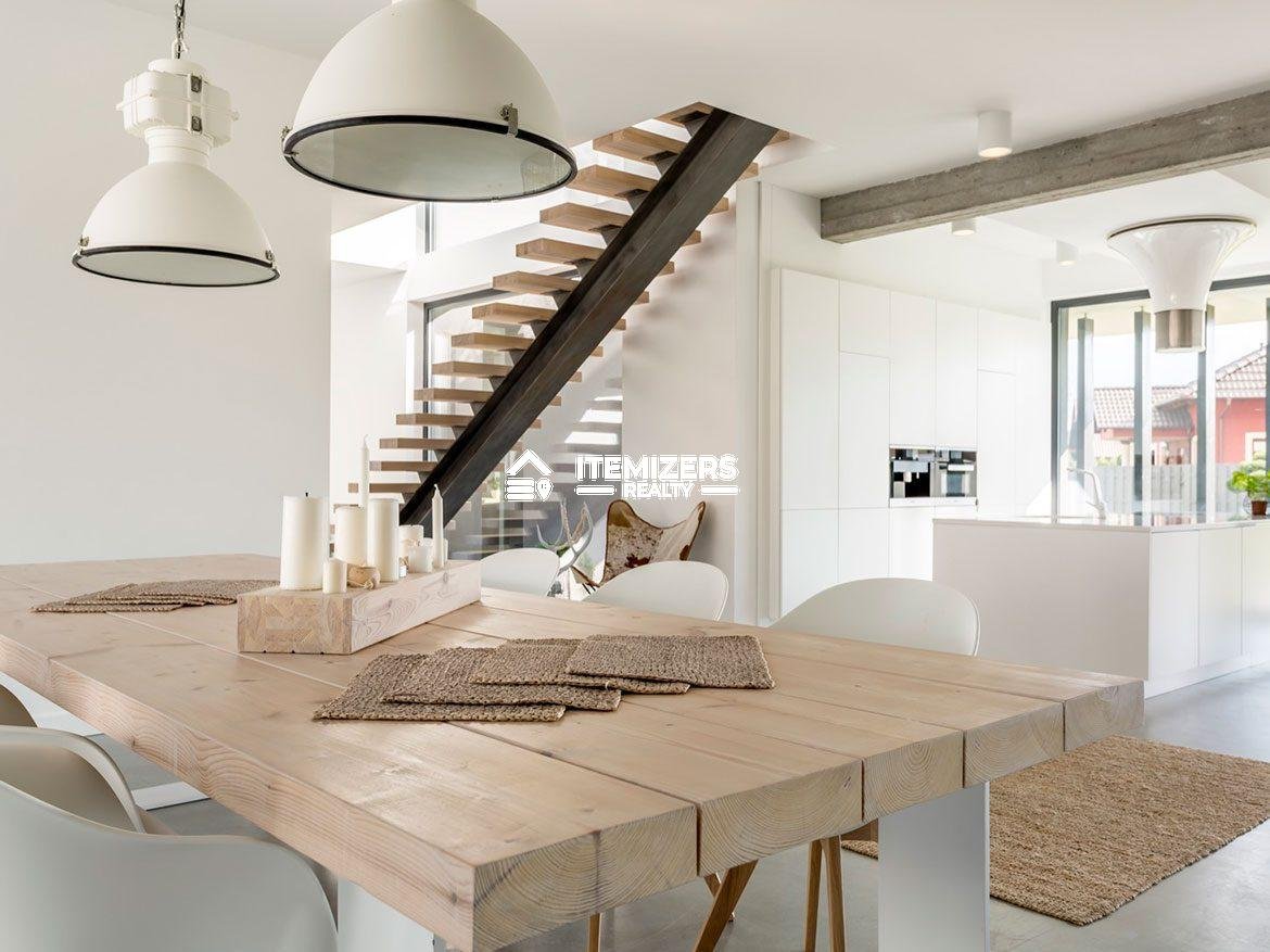 030 Renovated kitchen apartment